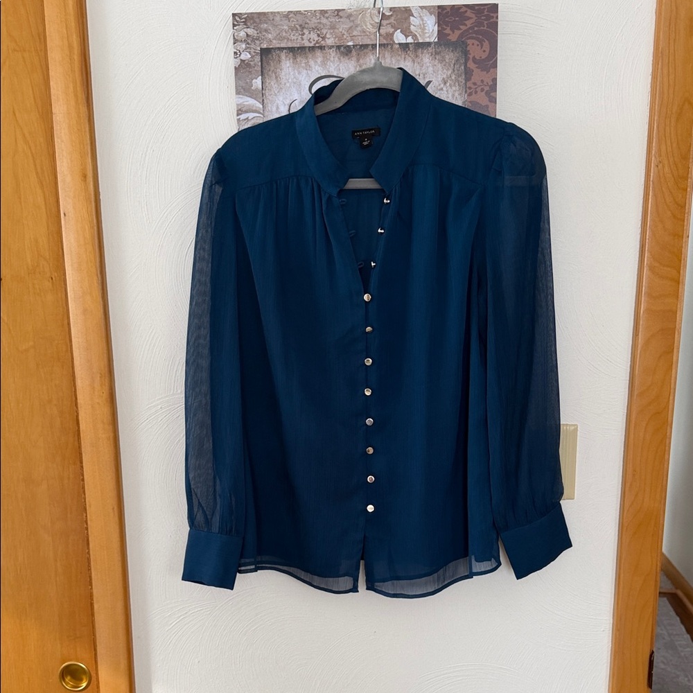 Like new Ann Taylor blue blouse